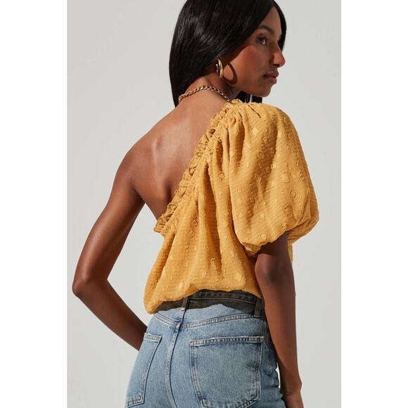 Astr The Label Jacquard One-Shoulder Bubble Hem Blouse in Mustard. NWOT - Picture 3 of 6